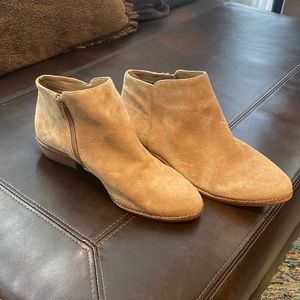 Gianni Bini Tan Suede Booties